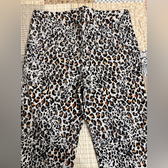 🐆Leopard Print Pants 🐆 - Picture 9 of 10
